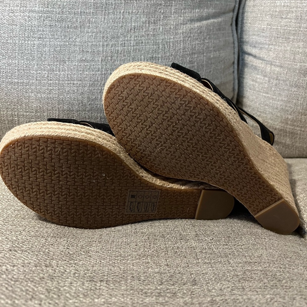 Michael Kors Black Espadrille Wedges Zip Up– Size 8.5 – Like New - Picture 5 of 9